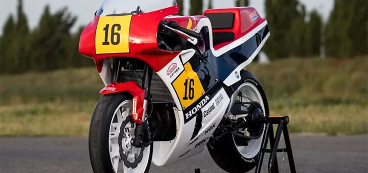Ni te imaginas la naked que se esconde bajo esta supuesta Honda NS500 de 1983