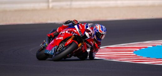 Nicolò Bulega gana otra soporífera carrera de Superbikes en Hungría y Miguel Oliveira acaba el domingo en el hospital