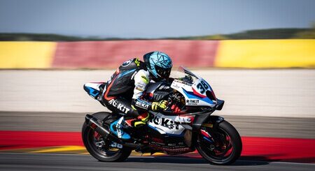 Nicolò Bulega llama a la puerta de MotoGP dándose otro paseo triunfal sin oposición en MotorLand Aragón