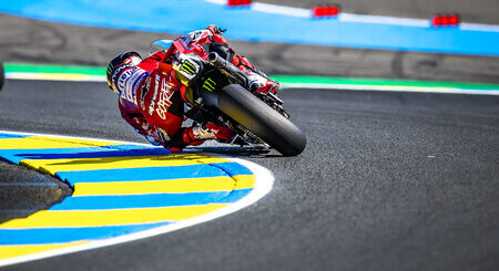 Pecco Bagnaia-Ducati, guerra abierta en MotoGP. Gritos, patadas y desplantes por un problema de frenos que nadie entiende