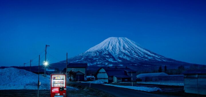 ¿Que por qué en Japón hay tanto motero? El país convirtió sus carreteras en parques temáticos con peajes de 'placer', máquinas expendedoras y luces