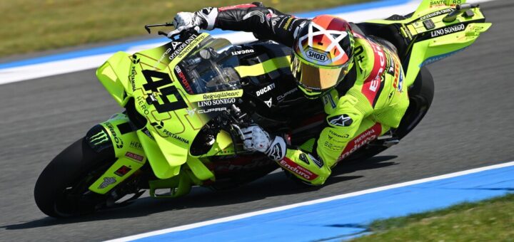 Ai Ogura gana su primera carrera de MotoGP y Jorge Martín aprovecha el enésimo regalo de Marco Bezzecchi para ser líder