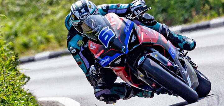 Dean Harrison arrasa en la categoría Superbikes en el TT de la Isla de Man 2026
