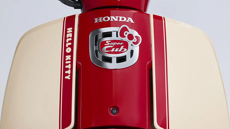 Honda convierte al legendario Super Cub en una pieza de colección inspirada en Hello Kitty