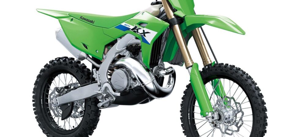 Kawasaki resucita el dos tiempos: dos nuevas bestias de 327 cc llegan con inyección electrónica