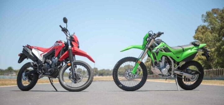 La Kawasaki KLX 300 bajó de precio y ahora cuesta menos que la Honda Tornado