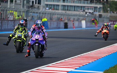 Marc Márquez se mete de lleno en el mundial aprovechando el strike de Jorge Martín con Marco Bezzecchi en Hungría