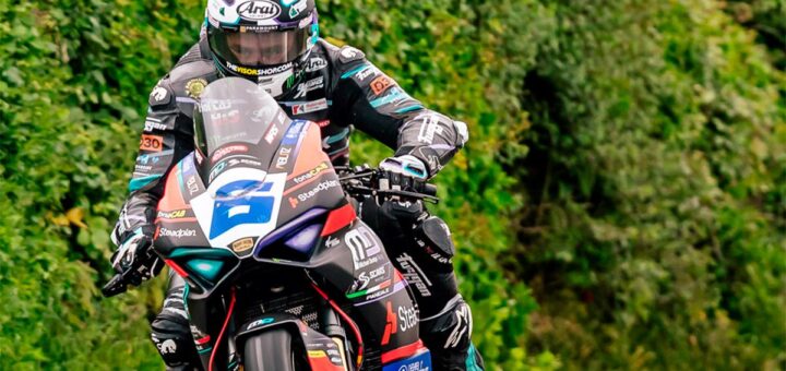 Michael Dunlop saca el martillo con la Ducati en el TT y deja a Harrison sin opciones en Supersport