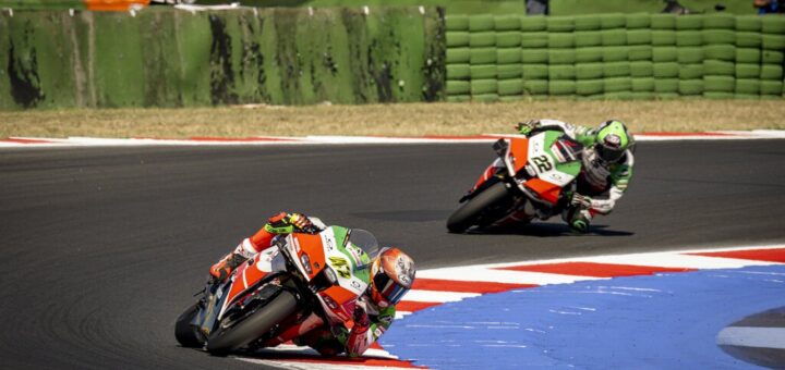 Nicolò Bulega lidera el enésimo triplete de Ducati y Álvaro Bautista se cae en la primera vuelta en Misano
