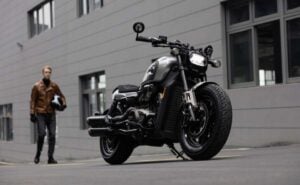 Toda una rareza: esta moto combina un motor V4 con transmisión automática