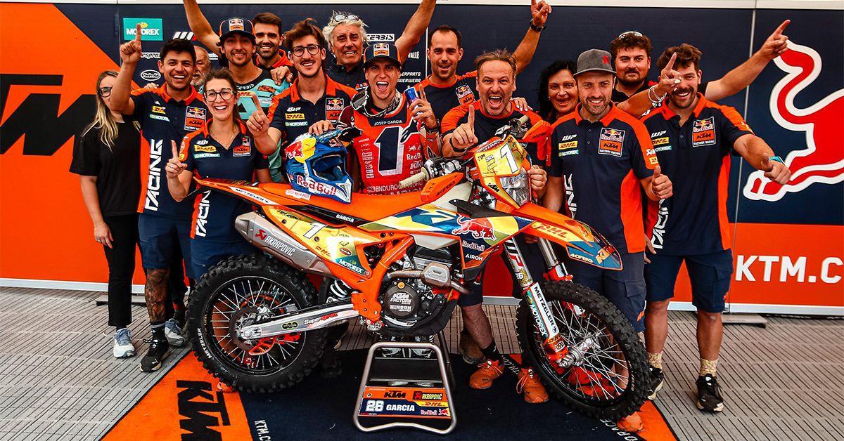 De otra galaxia: Josep García se proclama campeón de EnduroGP y Enduro1 en un final de infarto