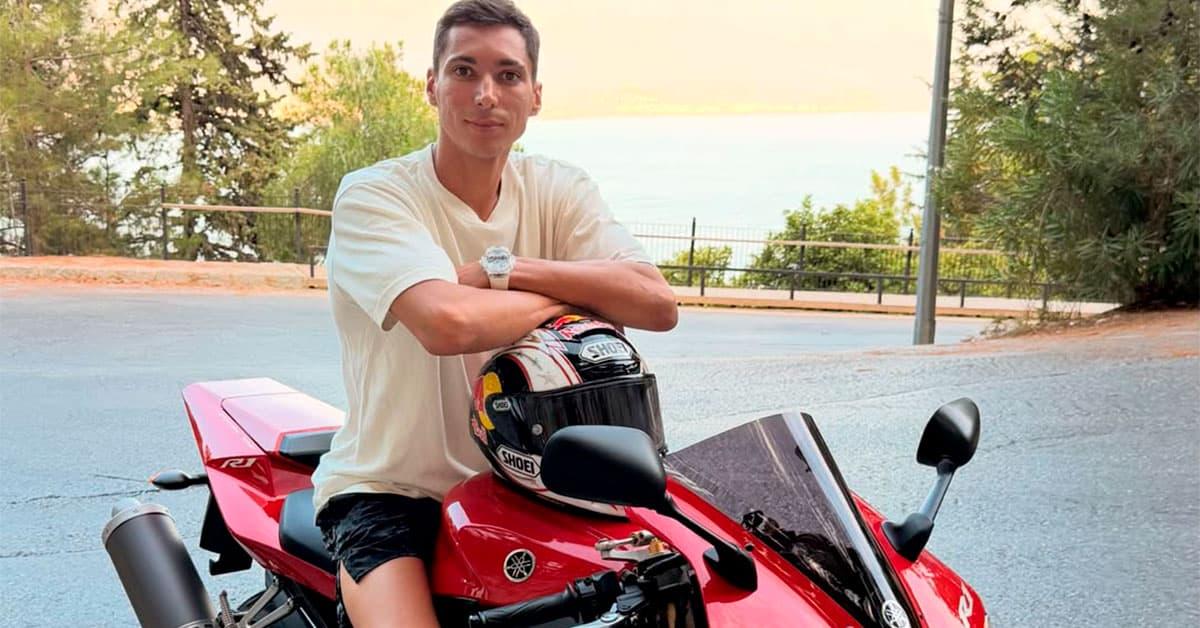 Toprak Razgatlioglu vuelve a subirse a la Yamaha R1 que marcó su infancia