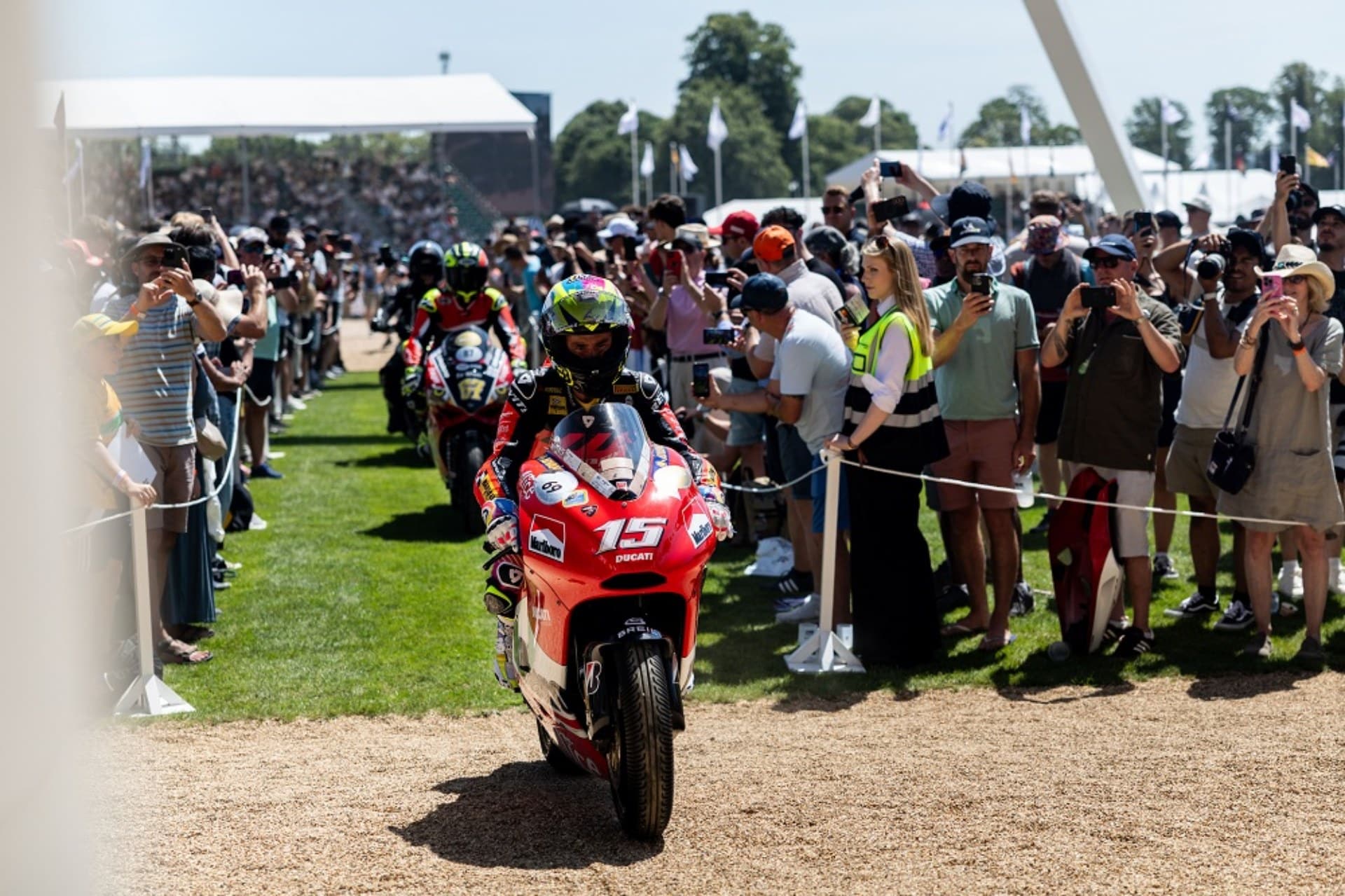 Goodwood Festival of Speed 2026: Ducati celebra su centenario y Valentino Rossi roba los reflectores -