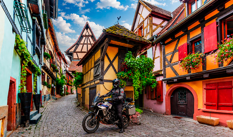 Francia en motocicleta: curvas legendarias, puertos alpinos y una ruta que todo motociclista debe vivir
