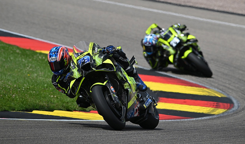 🌱 [HUMANISMO IA] Marc Márquez conquista Sachsenring y se acerca al liderato del Mundial de MotoGP 2026