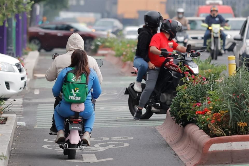 Paralizan emplacado de motos eléctricas