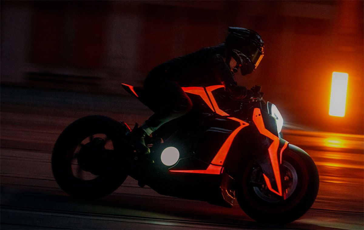 Diamond Atelier DA22: un monstruo con motor KTM de 205 cv, pintura eléctrica y un diamante real - Ilustración 3