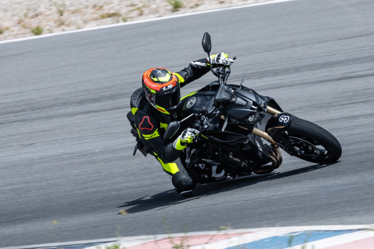 Prueba QJMOTOR SRK 800 RR y R: La Revolución Tetracilíndrica China a Examen - Ilustración 3
