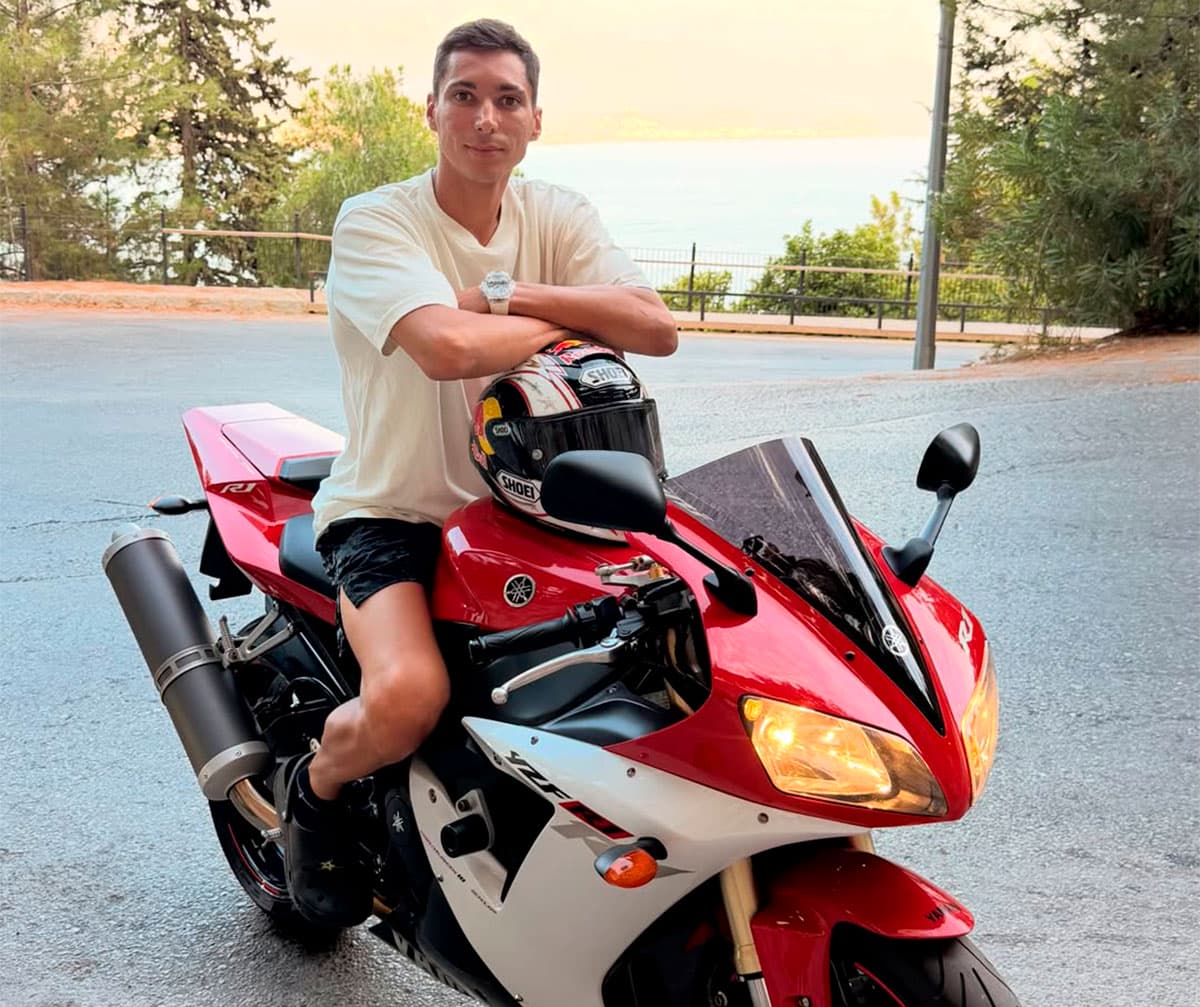 Toprak Razgatlioglu vuelve a subirse a la Yamaha R1 que marcó su infancia - Ilustración 1