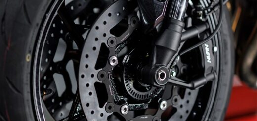 El secreto detrás de los nuevos discos de freno completamente negros que querrás ponerle a tu moto