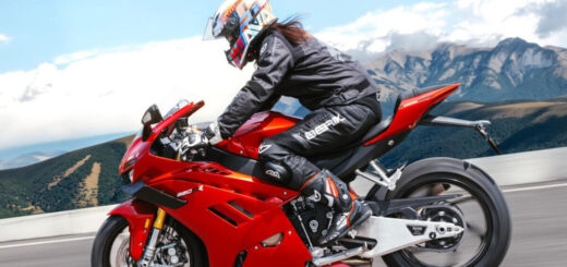 Es la moto china que media España quiere. Vale menos de 8.000 euros, pero la marca solo la venderá a gente "con al menos un año de experiencia"