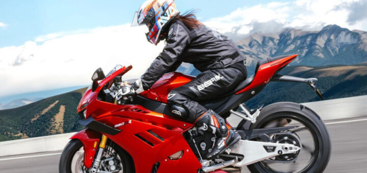 Es la moto china que media España quiere. Vale menos de 8.000 euros, pero la marca solo la venderá a gente "con al menos un año de experiencia"