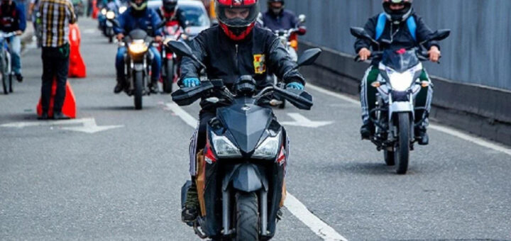 Gobierno De la Espriella no cobrará peajes a motos, revela ministra designada; habla de planes de movilidad - Yahoo
