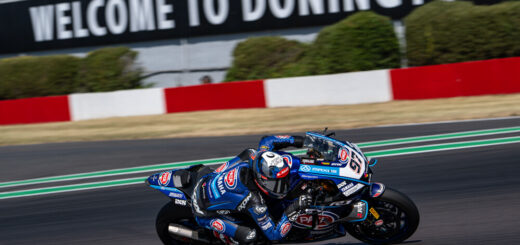 ¡Histórico! Iker Lecuona gana su primera carrera de Superbikes rompiendo la racha de Nicolò Bulega en Donington