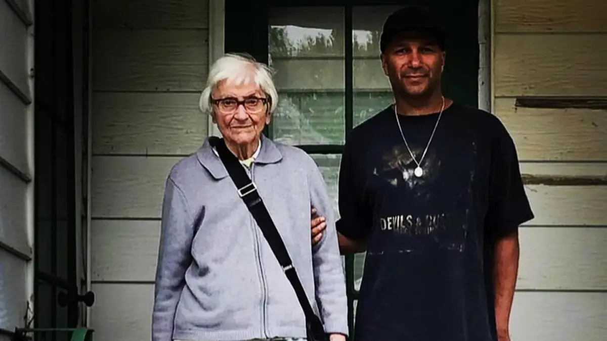 Tom Morello lanza proyecto para continuar el legado de Mary Morello