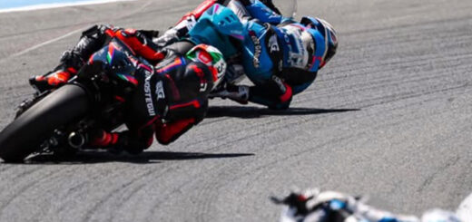 Pawelec imbatible en un día de varias banderas rojas en el FIM MotoJunior Jerez