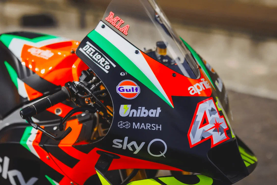 Una de las motos más importantes de Aprilia en MotoGP será subastada por Aleix Espargaró - Ilustración 2