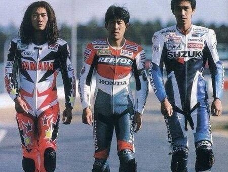 Tres hermanos japoneses lograron colarse a correr juntos en MotoGP. Consiguieron lo que ni los Márquez han hecho