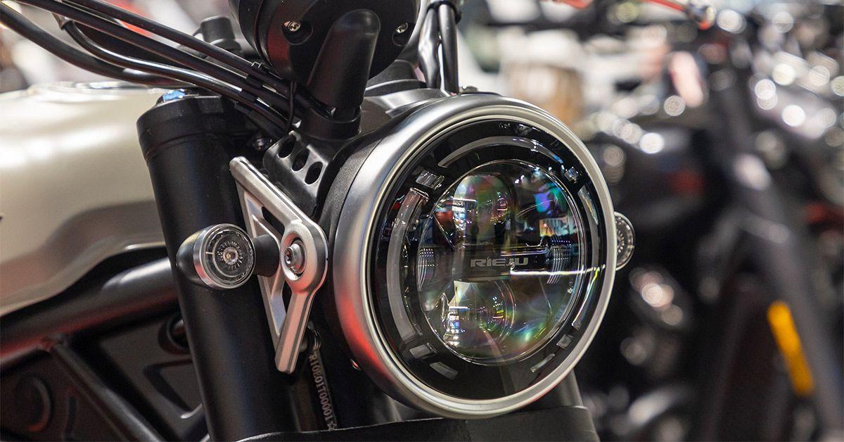 Una scrambler española, 64 CV y motor de 581 cc: Rieju ya prepara su llegada a los concesionarios