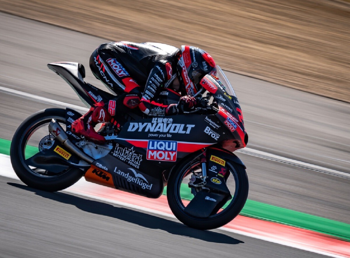 David Almansa se reencuentra con la victoria en Silverstone en una carrera sin el lesionado Máximo Quiles