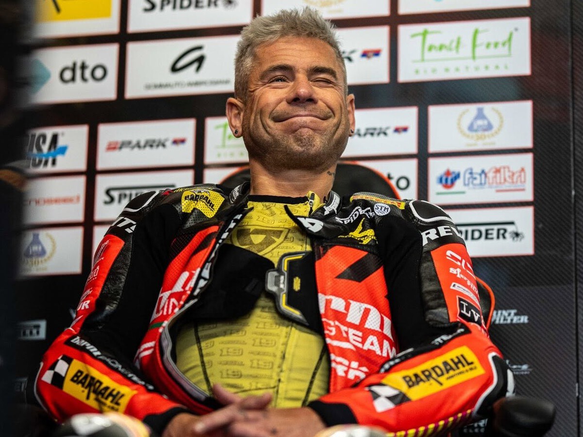 Adiós a Álvaro Bautista en Superbikes. Su equipo ha fichado a otro piloto español y no le deja más opciones que retirarse