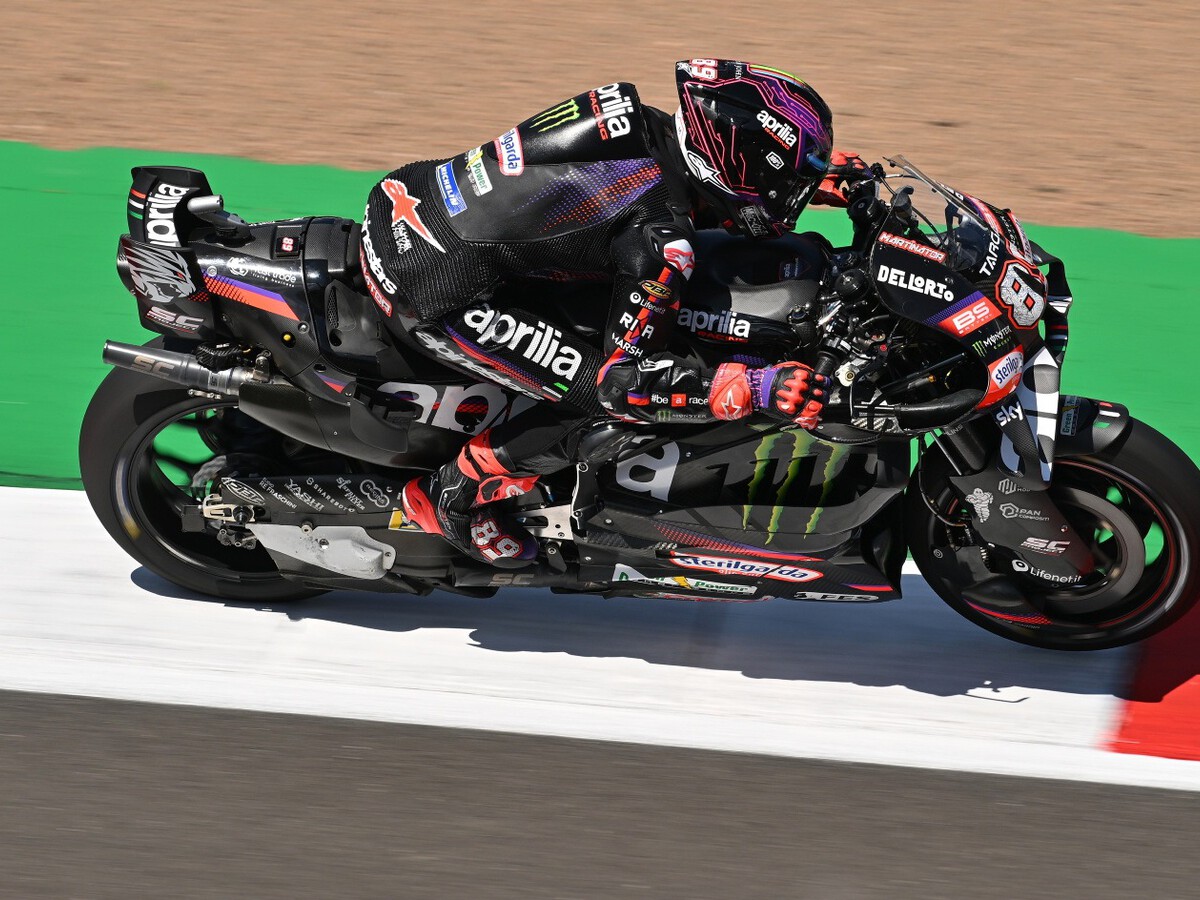 Jorge Martín evita la primera pole de Raúl Fernández en MotoGP por 21 milésimas y lidera otro recital de Aprilia