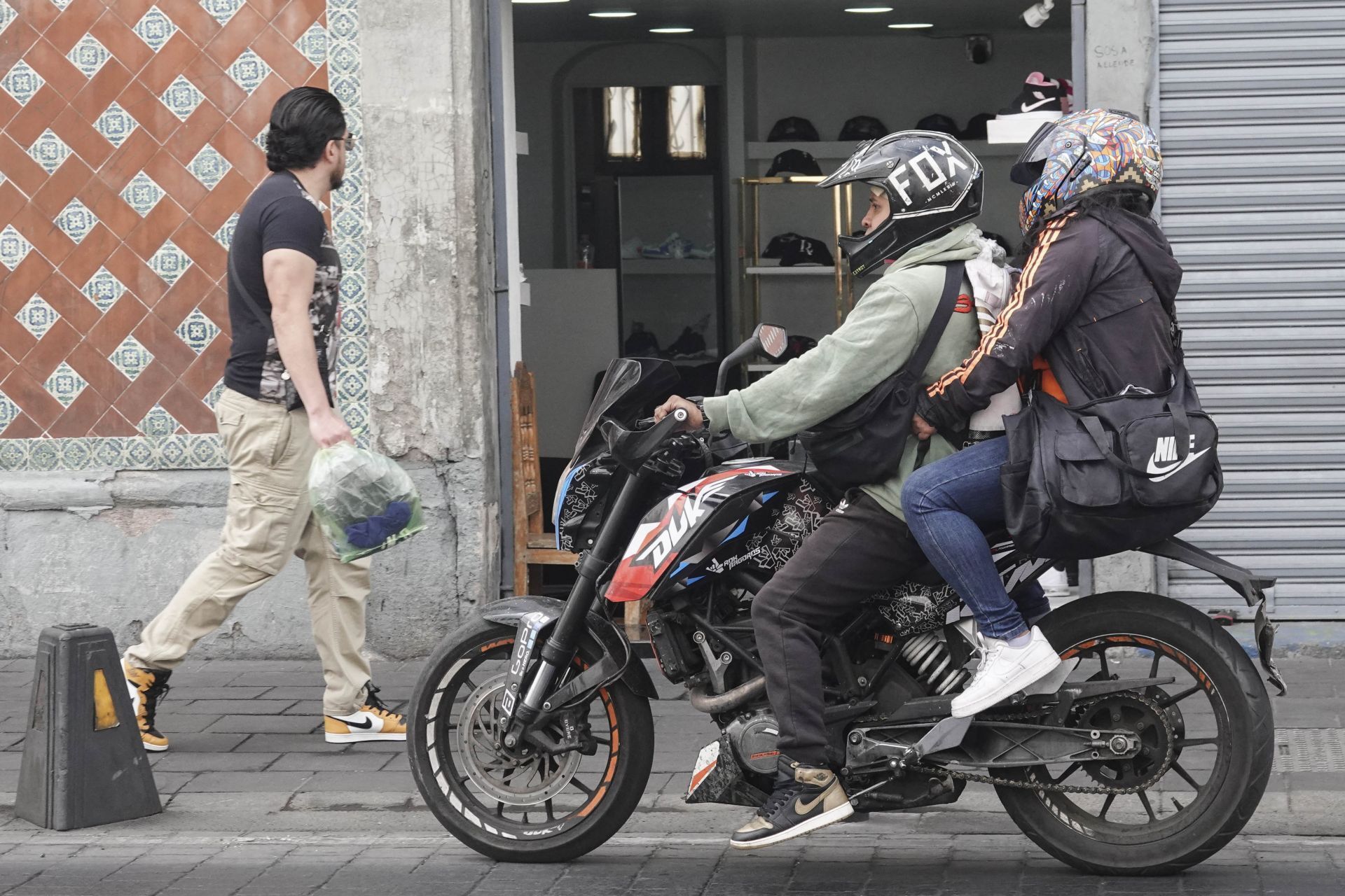 Proponen prohibir Uber y DiDi Moto en la CDMX