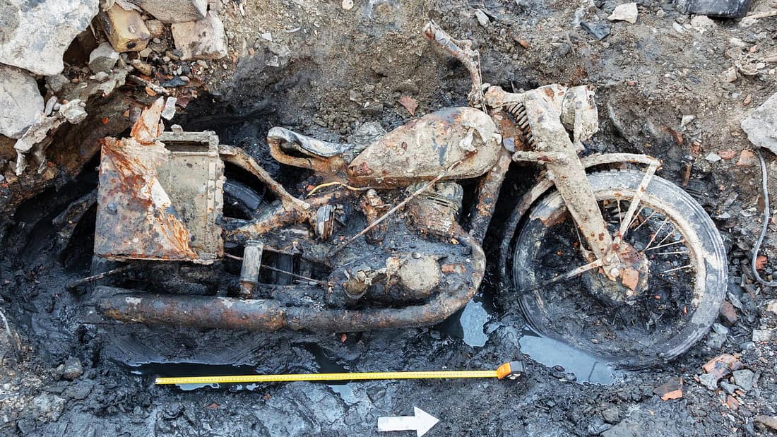 Una motocicleta de la Wehrmacht emerge del Danubio en Budapest
