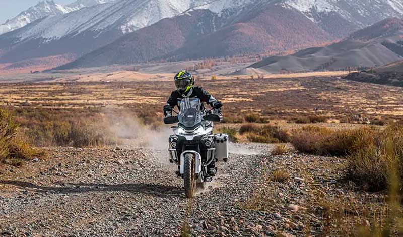CFMoto 800MT-ES: la aventura evoluciona con suspensión electrónica y tecnología de radar