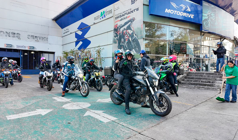 Bajaj y la comunidad motociclista se unen por el planeta en una rodada con causa al Desierto de los Leones