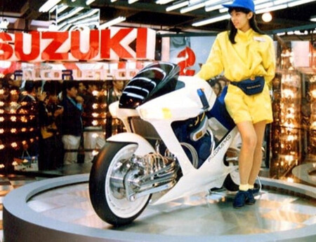 Suzuki quiso reinventar la moto creando una deportiva sin cadena, sin horquilla y sin amortiguadores. Ni siquiera se atrevió a sacarla a la venta - Ilustración 2