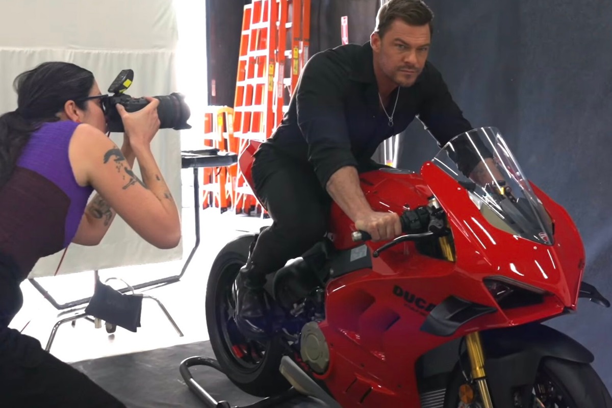 El mundo de MotoGP se mezcla con Fast & Furious: Alan Ritchson protagonizará el nuevo thriller de Netflix - Ilustración 2