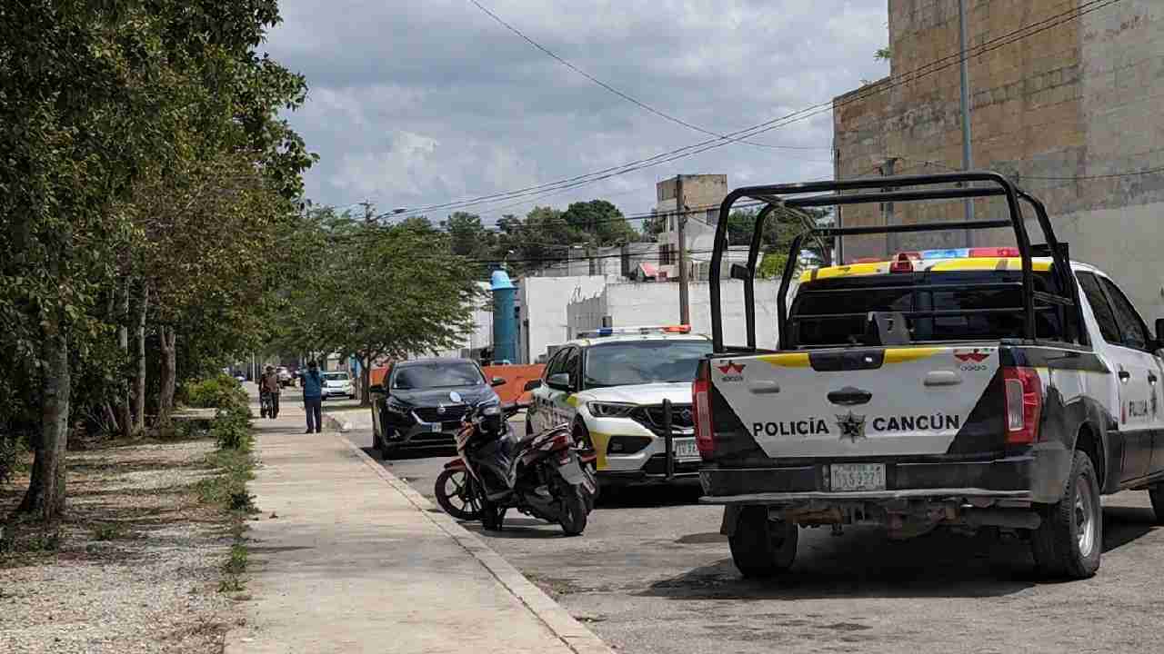 Hallan 2 motos presuntamente usadas por sicarios para huir luego perpetrar una masacre en Cancún