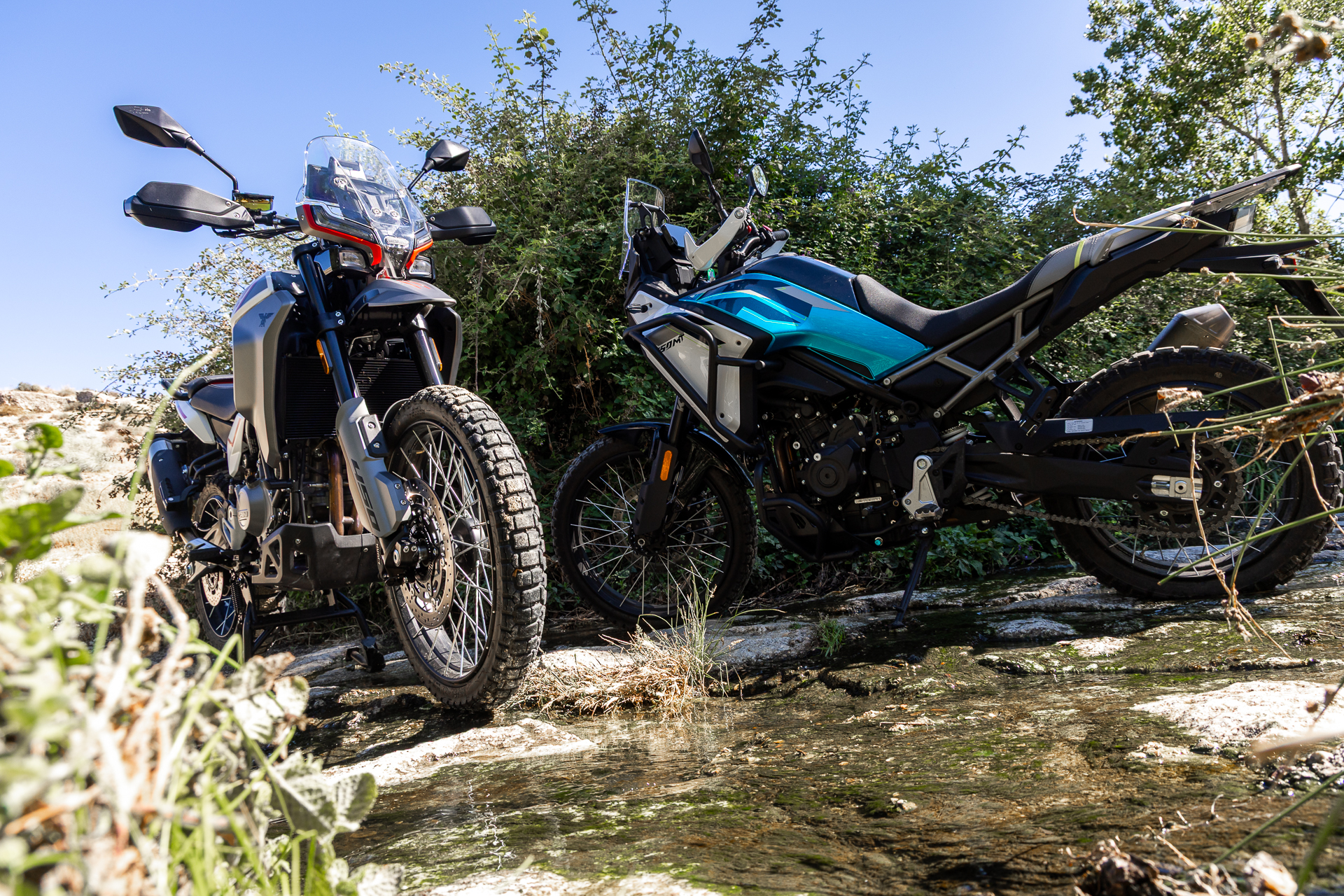 Comparativa: Moto Morini Alltrhike 450 Vs CFMOTO 450MT - Ilustración 1