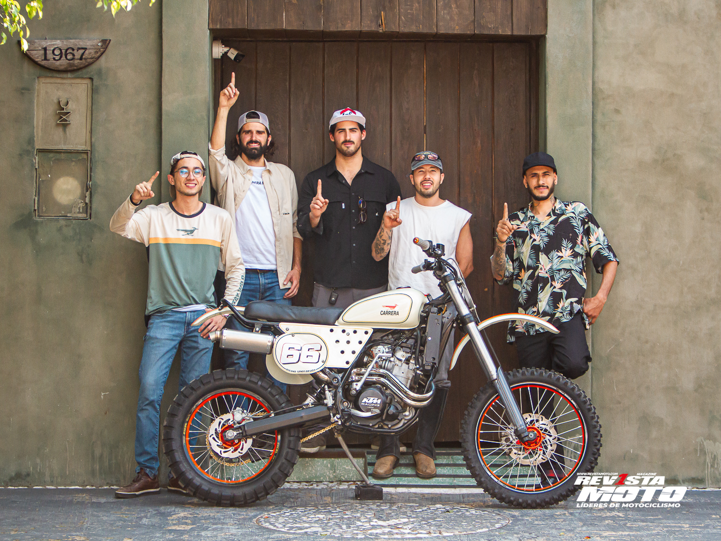 Carrera Moto y Azfer Customs: una KTM 520 que rinde tributo a Kurt Caselli
