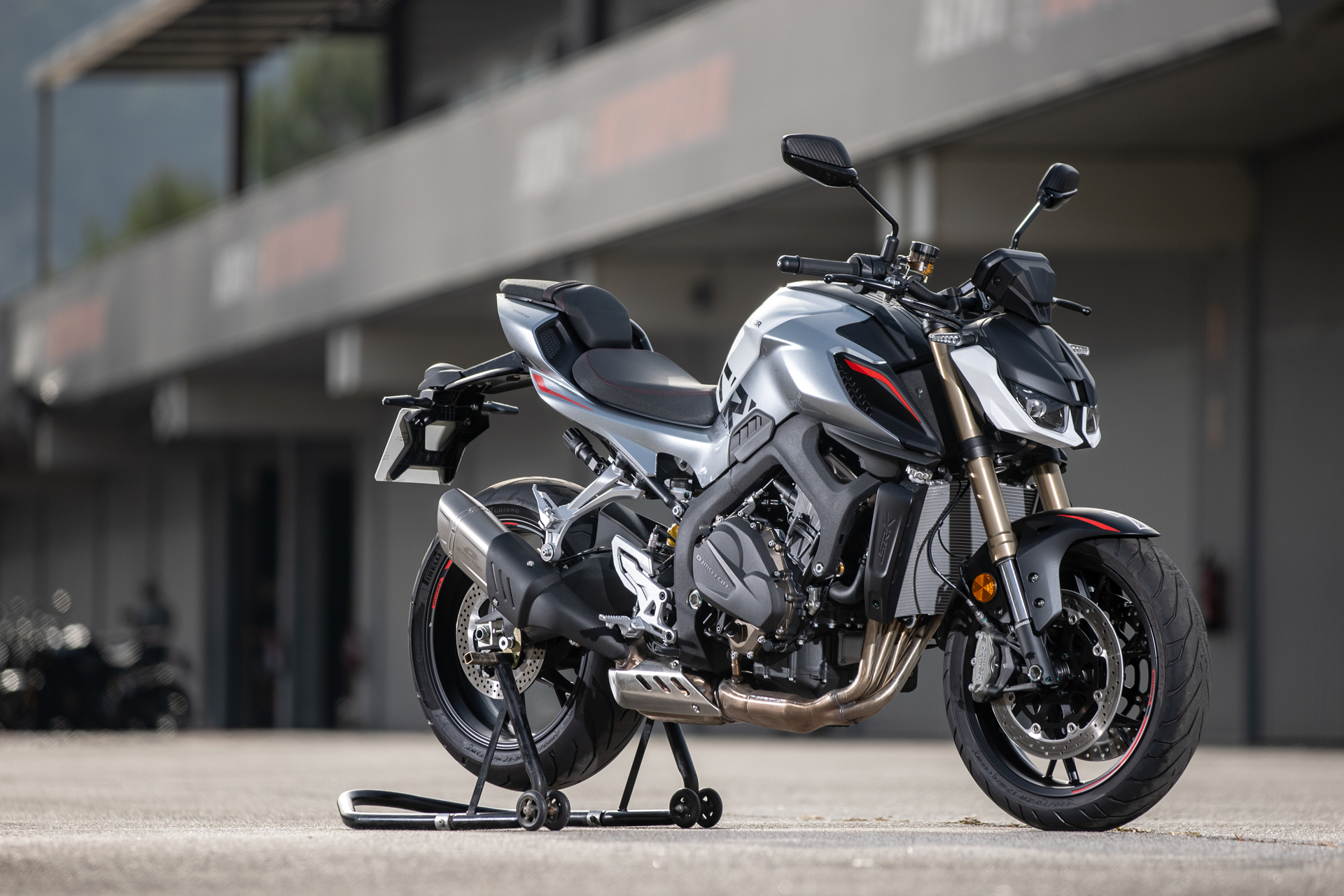 Prueba QJ Motor SRK 800 y QJ Motor SRK 800RR - Ilustración 2