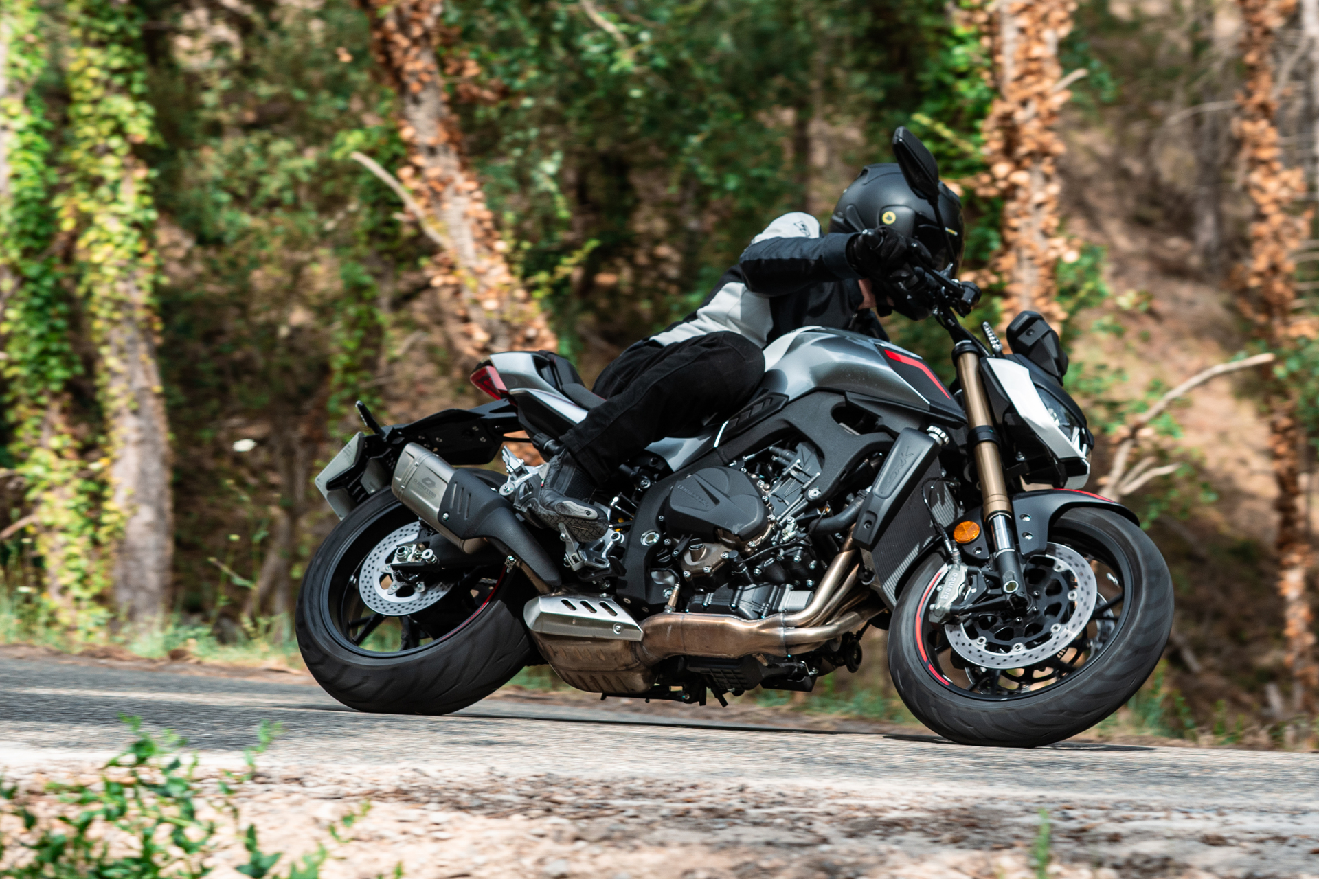 Prueba QJ Motor SRK 800 y QJ Motor SRK 800RR