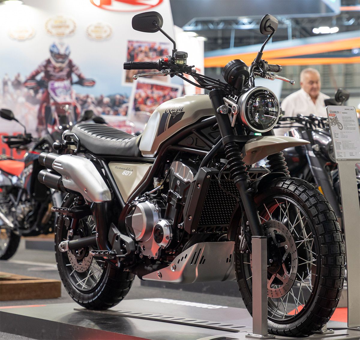 Una scrambler española, 64 CV y motor de 581 cc: Rieju ya prepara su llegada a los concesionarios - Ilustración 2