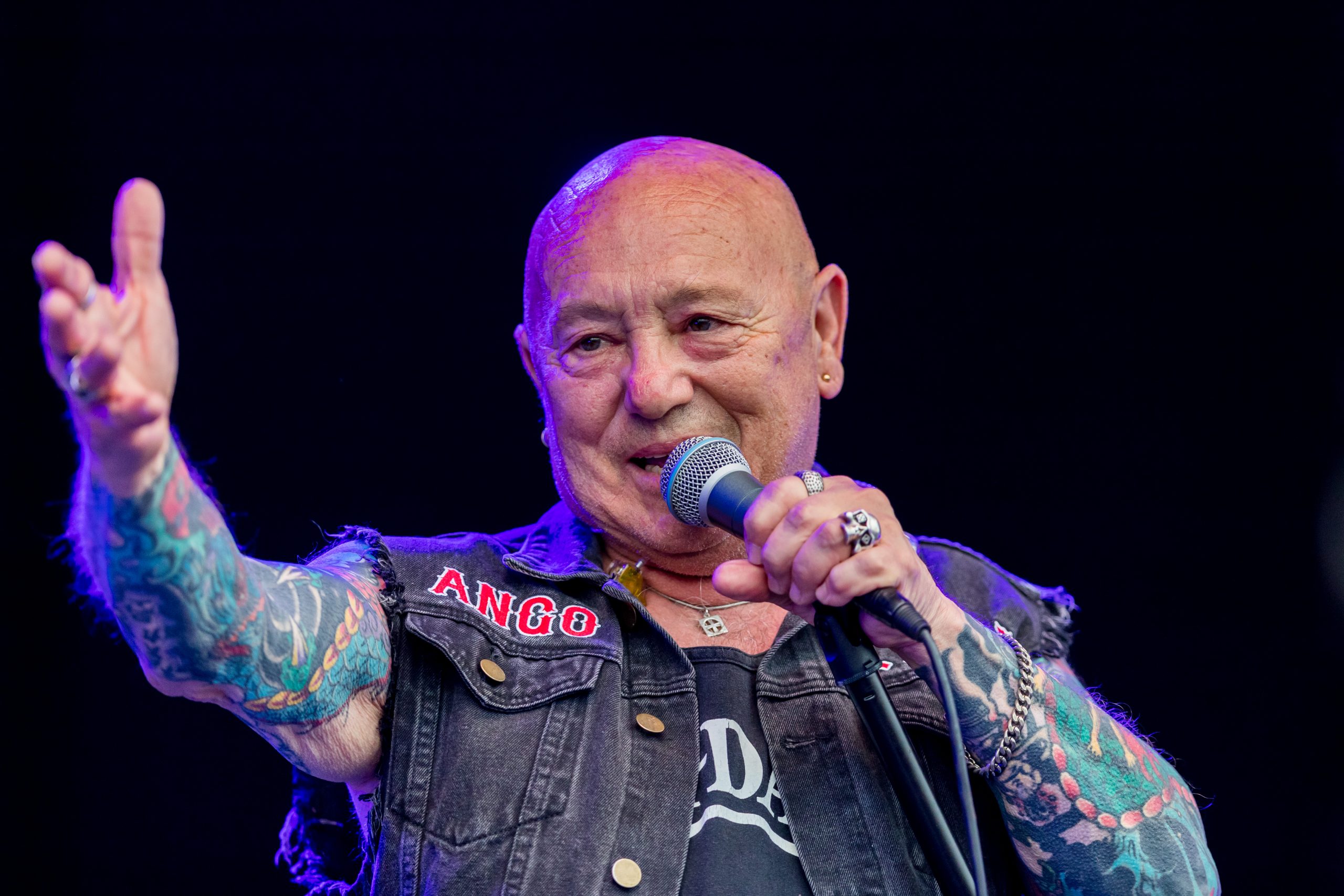 Angry Anderson sufre un paro cardíaco y permanece hospitalizado