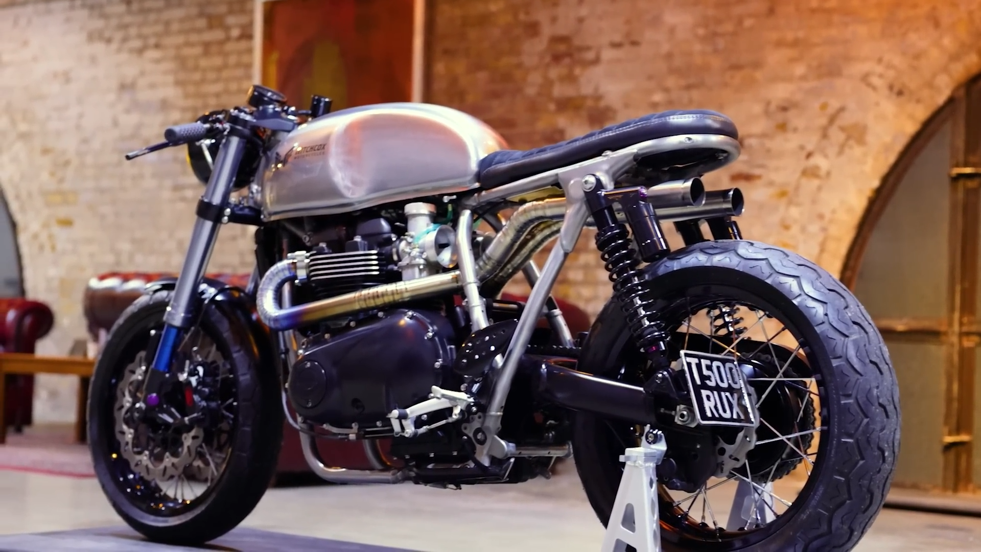 La Triumph Thruxton con carburador personalizado redefine la ingeniería de motocicletas clásicas modernas - Ilustración 2